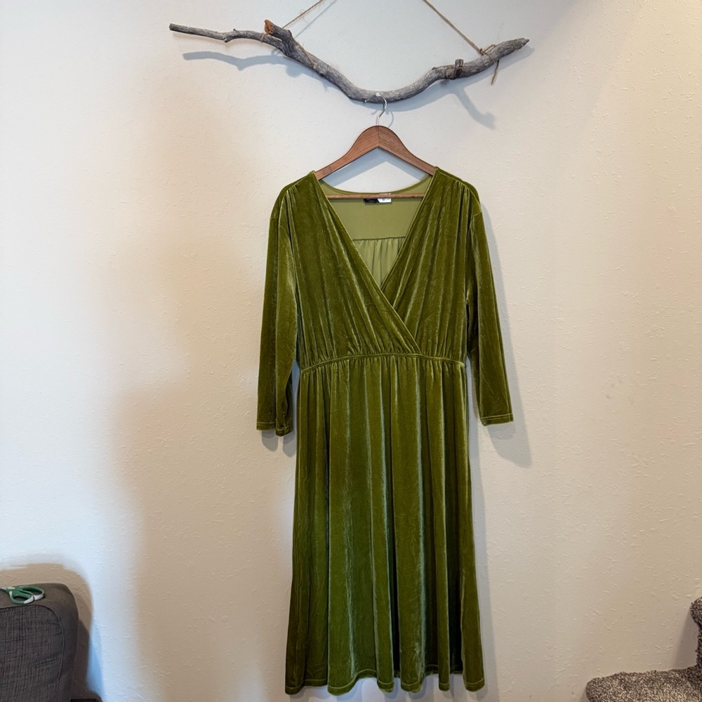 Piper and Scoot Exclusive Green Velvet Wrap Midi Dress